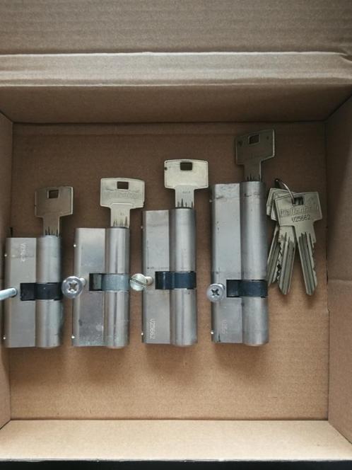 Veiligheidssloten van het merk PFAFFENHAIN, Doe-het-zelf en Bouw, Hang- en Sluitwerk, Zo goed als nieuw, Overige typen, IJzer