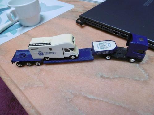 miniatuur oplegger, scania met trekker en camper grell, Hobby en Vrije tijd, Modelauto's | Overige schalen, Zo goed als nieuw