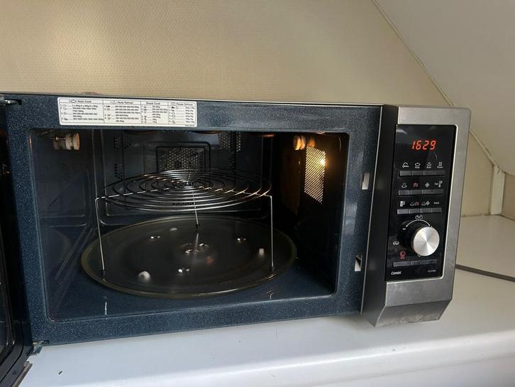 Degelijke combo-oven te koop, Elektronische apparatuur, Microgolfovens, Zo goed als nieuw, Oven, Ophalen