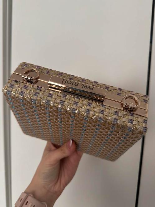Gouden handtas - als nieuw - slechts één keer gedragen, Handtassen en Accessoires, Tassen | Damestassen, Zo goed als nieuw, Handtas