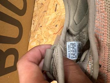 Yeezy Adidas beschikbaar voor biedingen