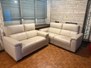 2 canapé sofa relax en cuir beige clair beschikbaar voor biedingen