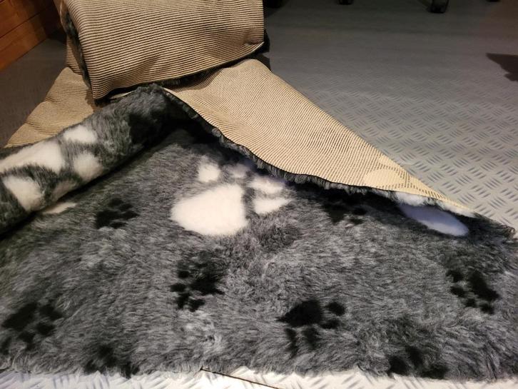 Vetbed met antislip 150x150 cm, Dieren en Toebehoren, Honden-accessoires, Zo goed als nieuw, Ophalen of Verzenden