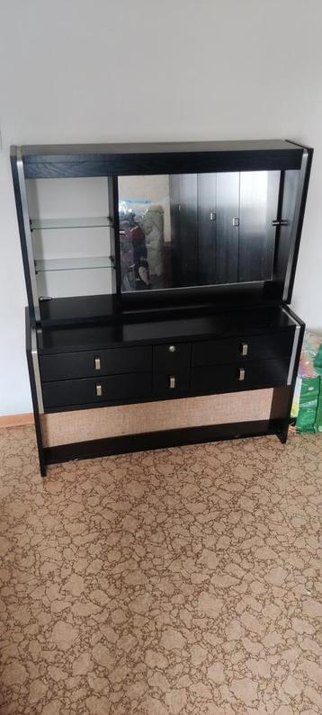 Kaptafel met spiegel beschikbaar voor biedingen