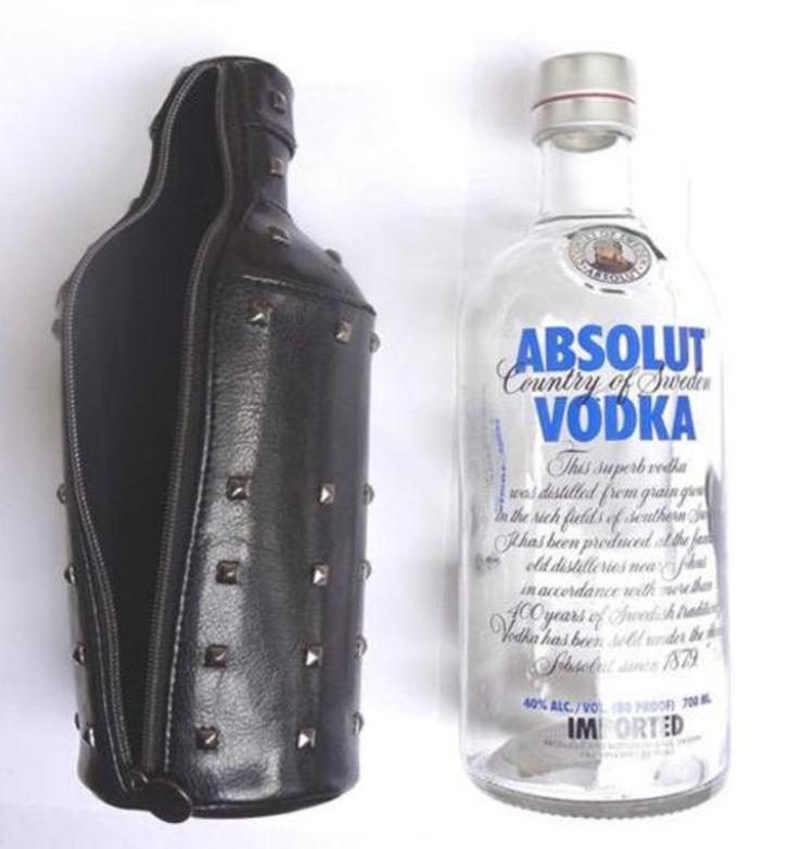 lederen hoes voor 700ml Absolut Vodka (Rock Edition), Verzamelen, Wijnen, Ophalen of Verzenden