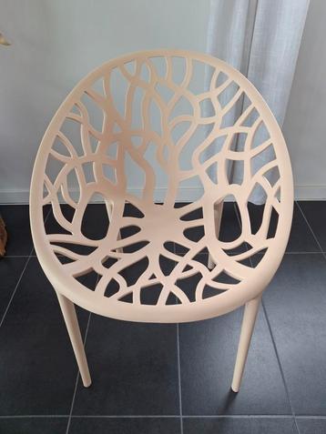 Leuke stoel beschikbaar voor biedingen