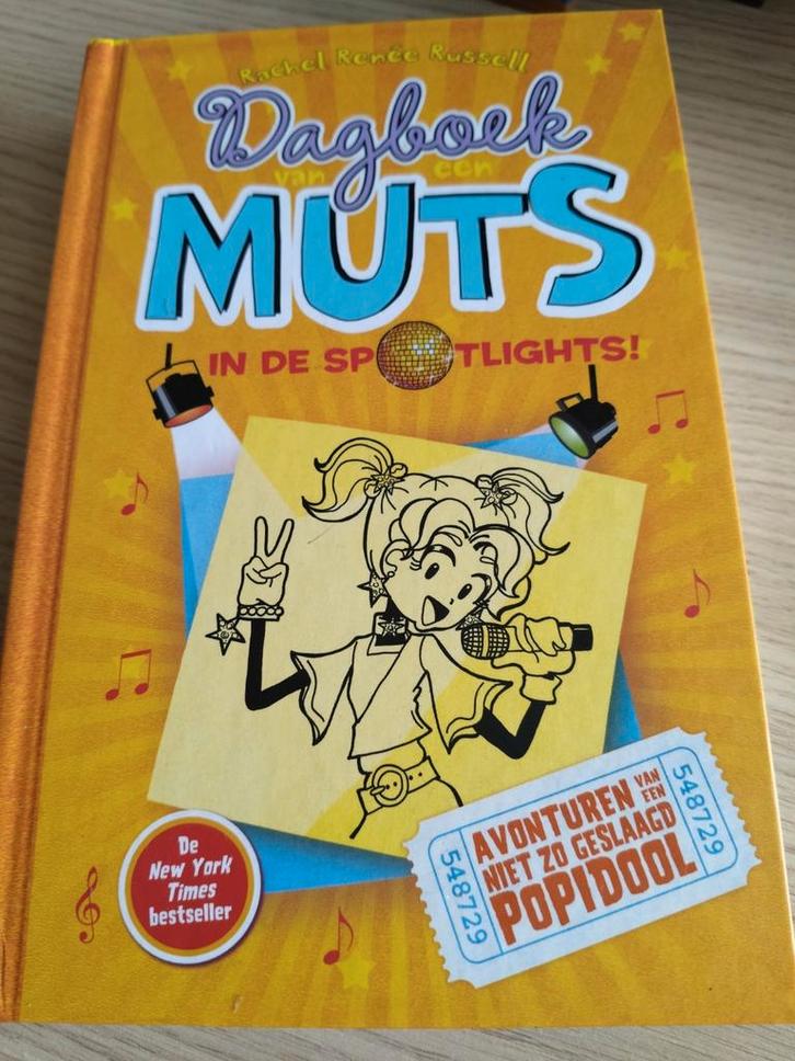 Rachel Renée Russell - In de spotlights!, Boeken, Kinderboeken | Jeugd | 10 tot 12 jaar, Gelezen, Ophalen of Verzenden