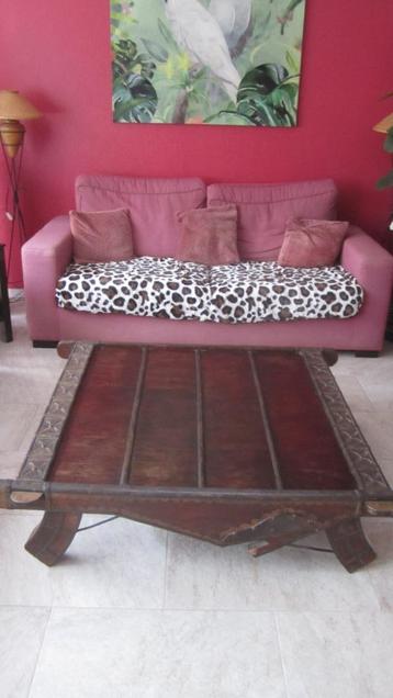 Table basse indienne antique provenant d'un char à bœufs   beschikbaar voor biedingen