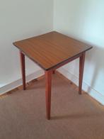 Tafel van hout en laminaat - eenvoudig en functioneel ontwer, Huis en Inrichting, Tafels | Eettafels, Gebruikt, 50 tot 100 cm