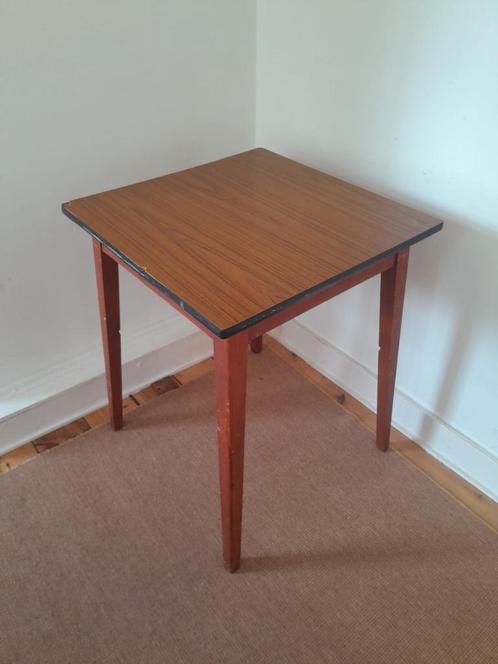 Tafel van hout en laminaat - eenvoudig en functioneel ontwer, Huis en Inrichting, Tafels | Eettafels, Gebruikt, 50 tot 100 cm