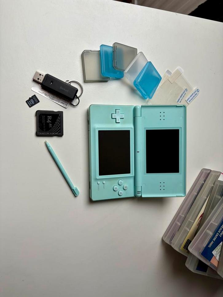 Nintendo DS lite + jeux et accessoires, Games en Spelcomputers, Spelcomputers | Nintendo DS, Zo goed als nieuw, DS Lite, Ophalen