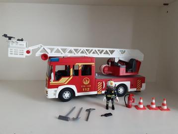 PLaymobil grote brandweerwagen - compleet beschikbaar voor biedingen