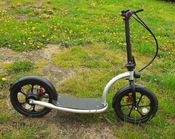 Elektrische scooter beschikbaar voor biedingen