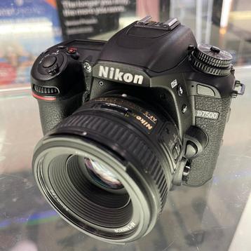Nikon D7500 + 50 mm + flitser + synchronisatieflitser  beschikbaar voor biedingen