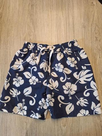 Zwemshort maat 110 beschikbaar voor biedingen