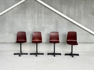 Pagholz kinderstoelen | Set van vier beschikbaar voor biedingen