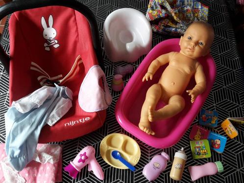 Speelgoedbaby met allerlei toebehoren, als nieuw, Enfants & Bébés, Jouets | Poupées, Comme neuf, Baby Pop, Enlèvement ou Envoi