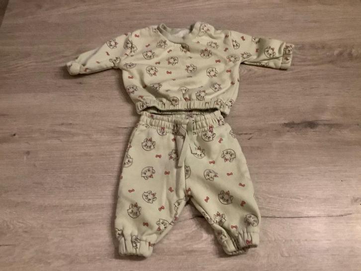 Disney Aristokatten Marie baby trainingspak (Maat 62), Kinderen en Baby's, Babykleding | Maat 62, Zo goed als nieuw, Meisje, Pakje