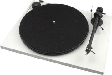 Pro-Ject • Essential II Platenspeler Wit