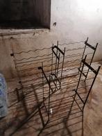 Meerdere wijnrekken, Enlèvement