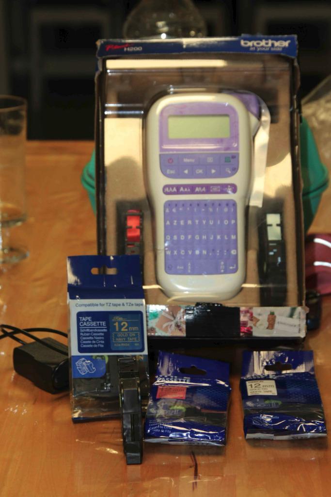 BROTHER Étiqueteuse PTouch -H200, Hobby & Loisirs créatifs, Autocollants & Images, Comme neuf, Enlèvement