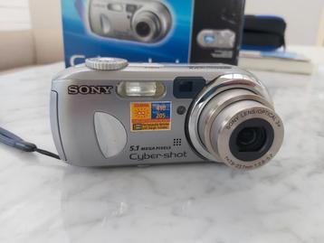 Vintage digitale point-and-shoot camera sony beschikbaar voor biedingen