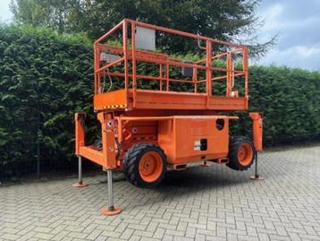 Zeer mooie 4x4 10meter KUBOTA DIESEL schaarlift hoogwerker beschikbaar voor biedingen