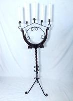 Smeedijzeren en gedraaide houten vloerkandelaar, Ophalen