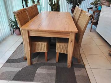 Grenen eettafel met lade incl 6 rotan stoelen 