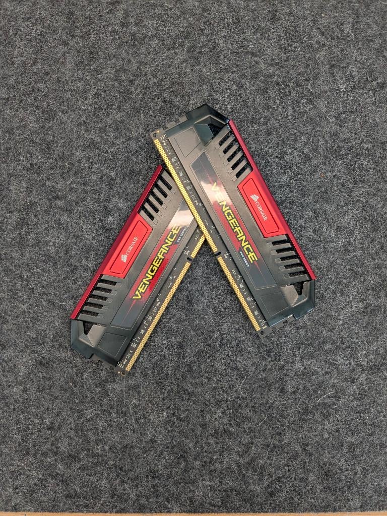 DDR 3 Corsair Vengeance 2x8gb 1600 mhz, DDR3, Enlèvement, Utilisé, Desktop