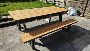 tuintafel beschikbaar voor biedingen