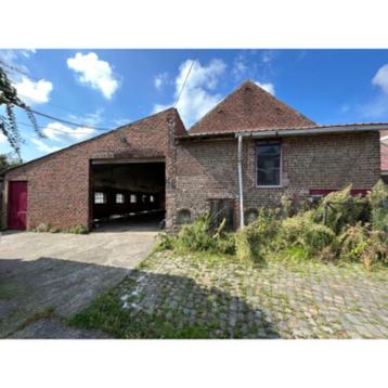 Hangar/dépot dans une ancienne ferme + 350m2 beschikbaar voor biedingen