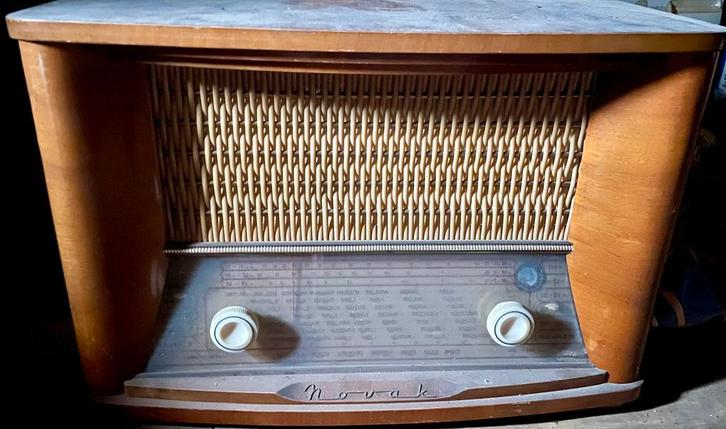 Antieke radio NOVAK 1955, Antiek en Kunst, Antiek | Tv's en Audio, Ophalen