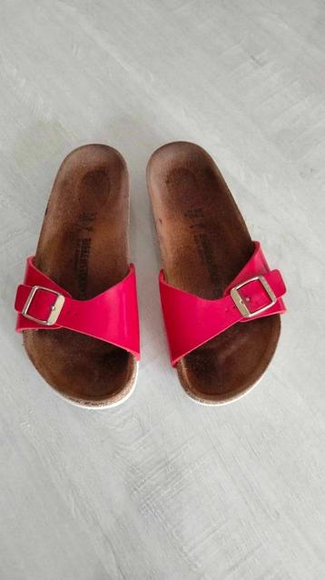 chaussons Birkenstock rouges taille 33