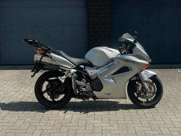 Honda VFR800 2002 met kofferset, Motoren, Motoren | Honda, 4 cilinders, Particulier, Meer dan 35 kW, 800 cc