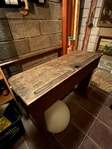 Bureau ancien, pupitre d’écolier beschikbaar voor biedingen