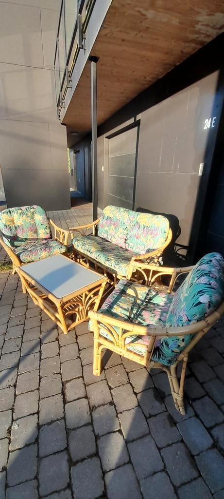 4-zits rotan lounge+kussen+salontafel, Antiek en Kunst, Antiek | Meubels | Tafels