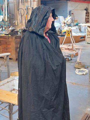 Zwarte cape met capuchon jaren 20 beschikbaar voor biedingen