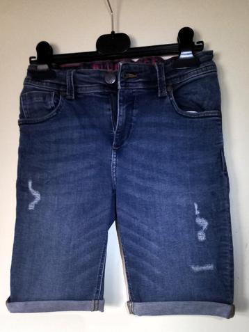 Short jeans - maat 152 beschikbaar voor biedingen
