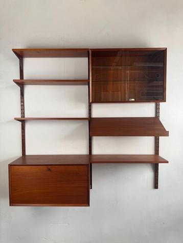 Poul Cadovius Wall Unit beschikbaar voor biedingen
