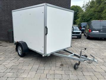 Gesliten aanhanger beschikbaar voor biedingen