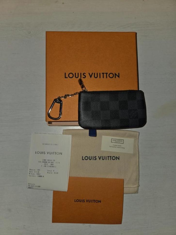 Louis vuitton key pouch, Handtassen en Accessoires, Portemonnees, Nieuw, Overige merken, Zwart, Leder, Ophalen