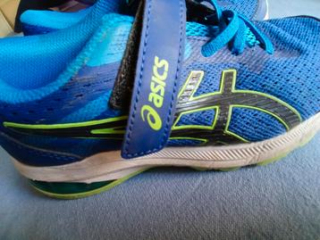 ASICS maat 33 uiterst goede staat beschikbaar voor biedingen