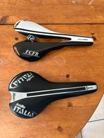 2 fietszadels (1 Italië - 1 carbon), Italia, Racefiets, Gebruikt, Zadel