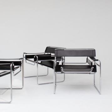 3 Black Leather Wassily Chairs by Gavina beschikbaar voor biedingen