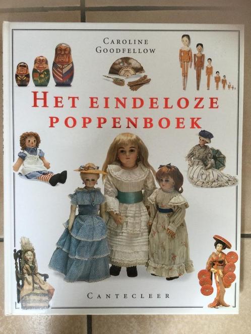 Het eindeloze poppenboek, Verzamelen, Poppen, Zo goed als nieuw, Ophalen of Verzenden