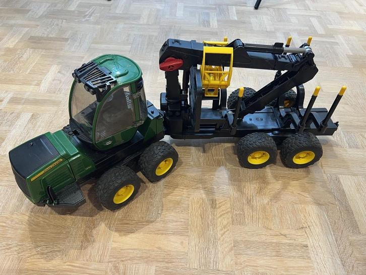 Bruder 2133 John Deere 1210E houttransport tractor met kraan, Kinderen en Baby's, Speelgoed |Speelgoedvoertuigen, Gebruikt, Ophalen of Verzenden