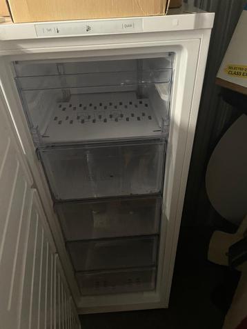 Beko diepvriezer vrieskist, Elektronische apparatuur, Minder dan 60 cm, Zo goed als nieuw, 140 tot 160 cm, Vrijstaand