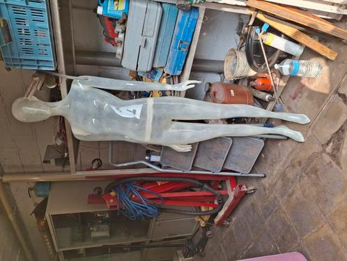 Mannequin grandeur nature pour exposition vêtement 100 euros, Kleding | Dames, Kledingrekken, Zo goed als nieuw, Ophalen of Verzenden