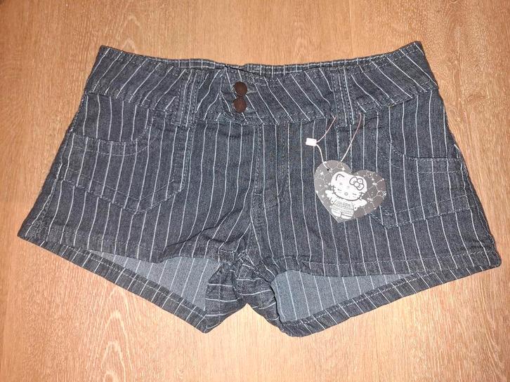 Helemaal nieuwe, ongedragen korte broeken., Kleding | Dames, Spijkerbroeken en Jeans, Nieuw, W27 (confectie 34) of kleiner, Overige kleuren